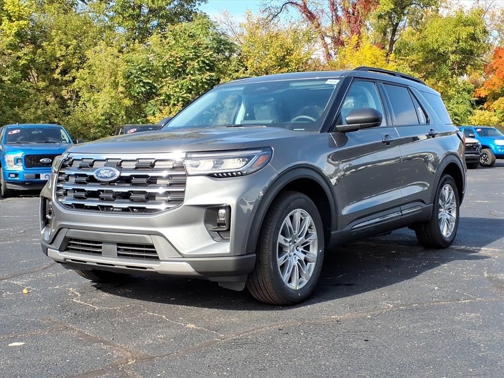 2026 Ford Explorer photo 3