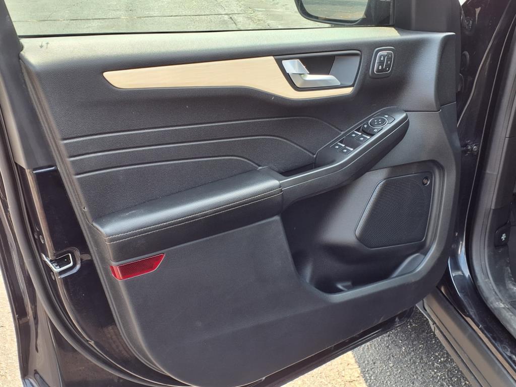 2021 Ford Escape Titanium photo 4