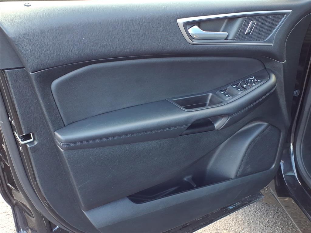 2022 Ford Edge SEL photo 4
