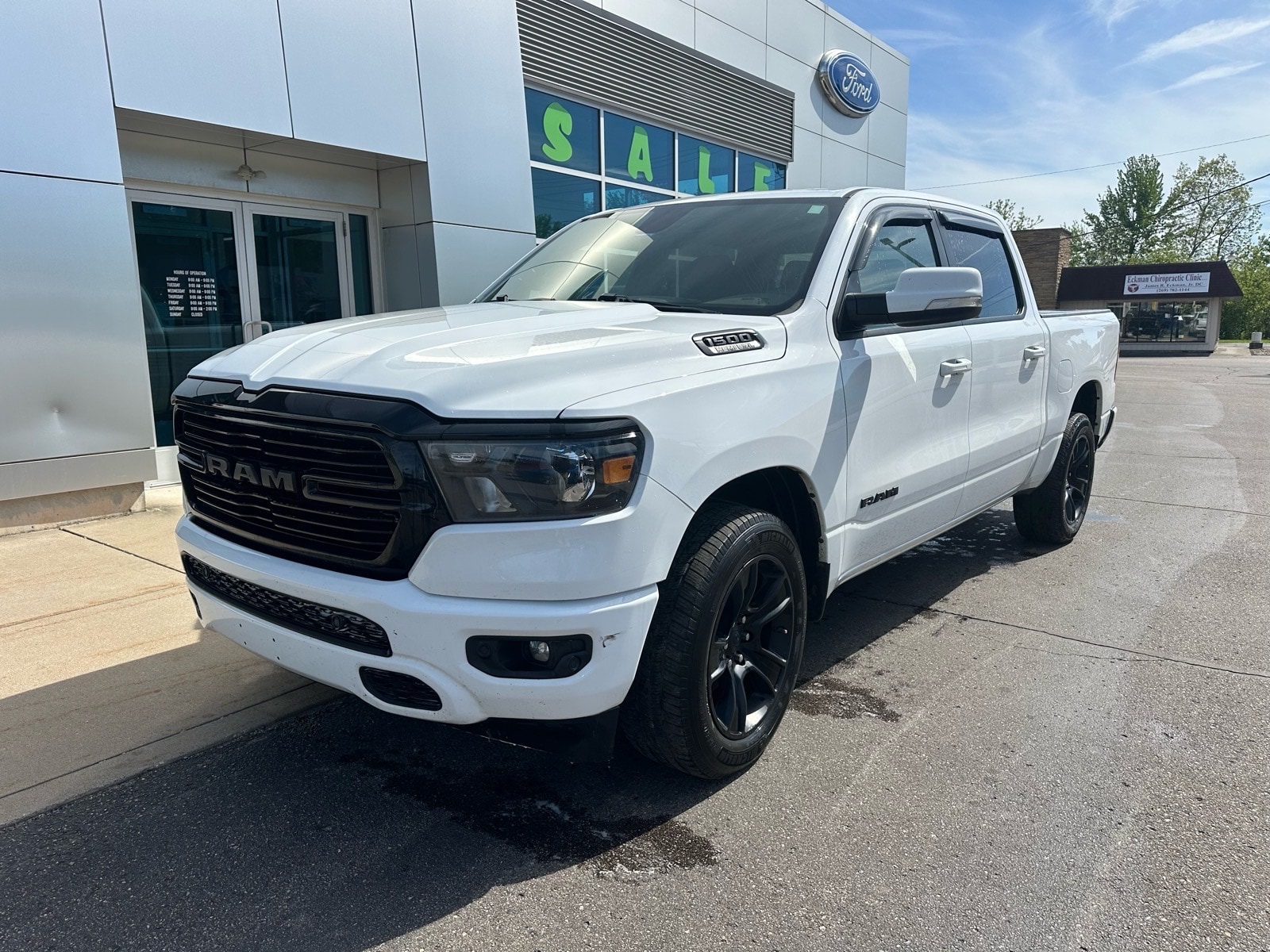 2020 RAM 1500 Big Horn/Lone Star 4x4 Crew Cab 5'7's photo