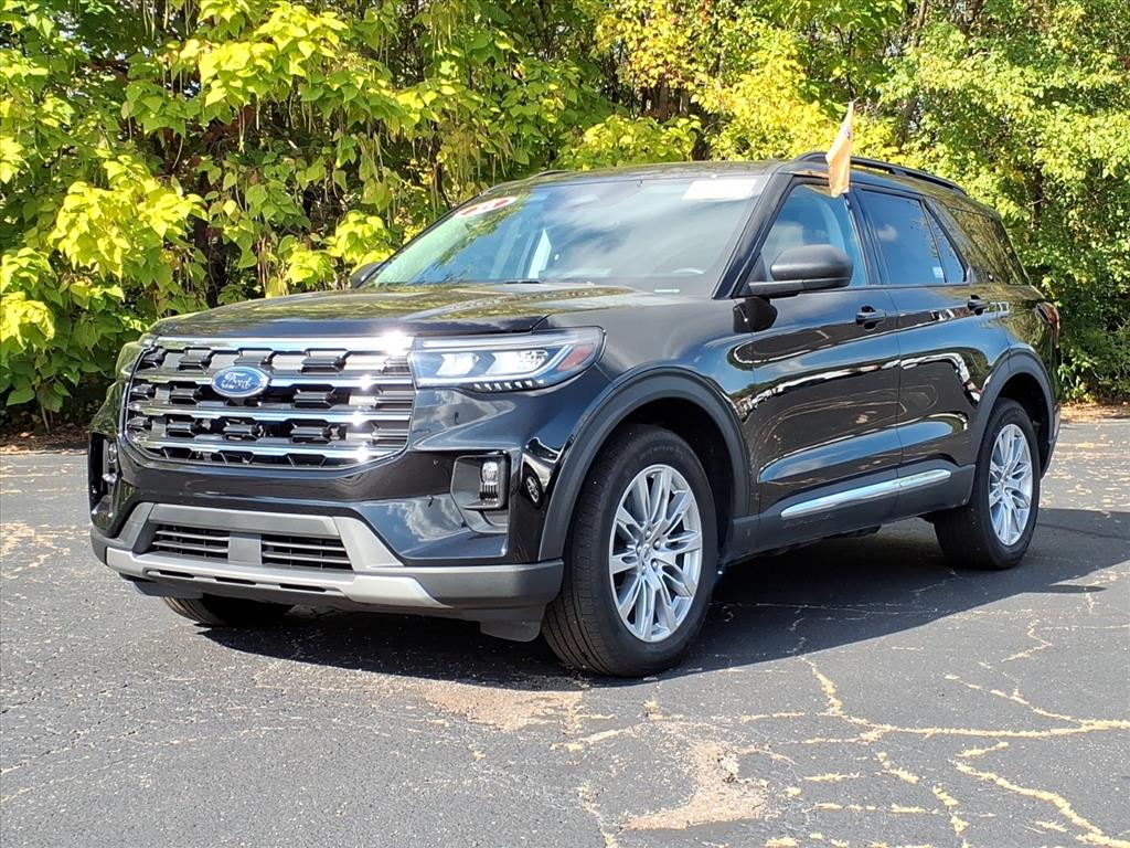 2025 Ford Explorer photo 3