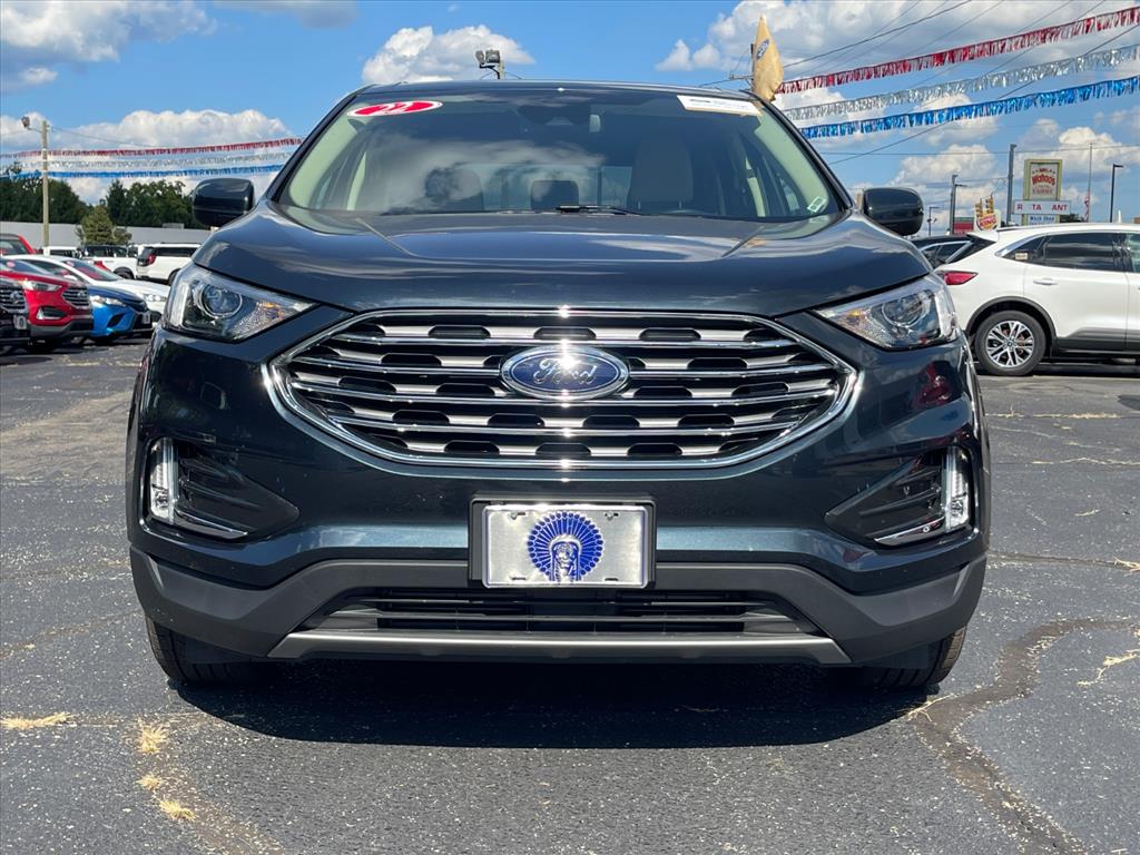 2022 Ford Edge SEL photo 2