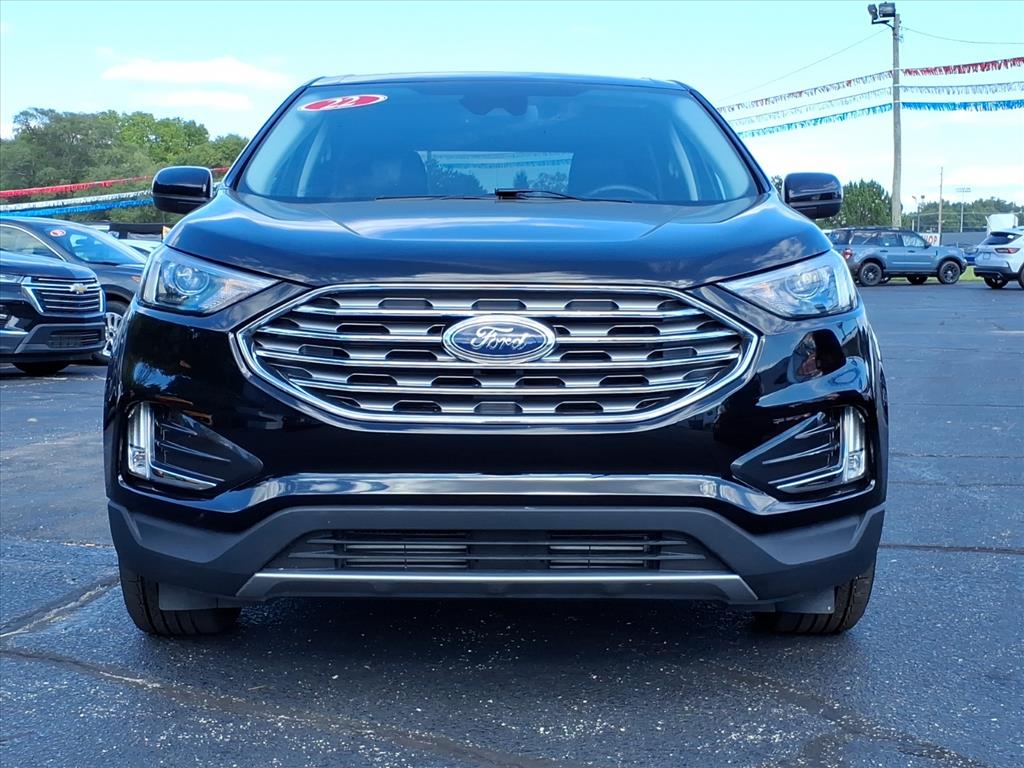 2022 Ford Edge SEL photo 2