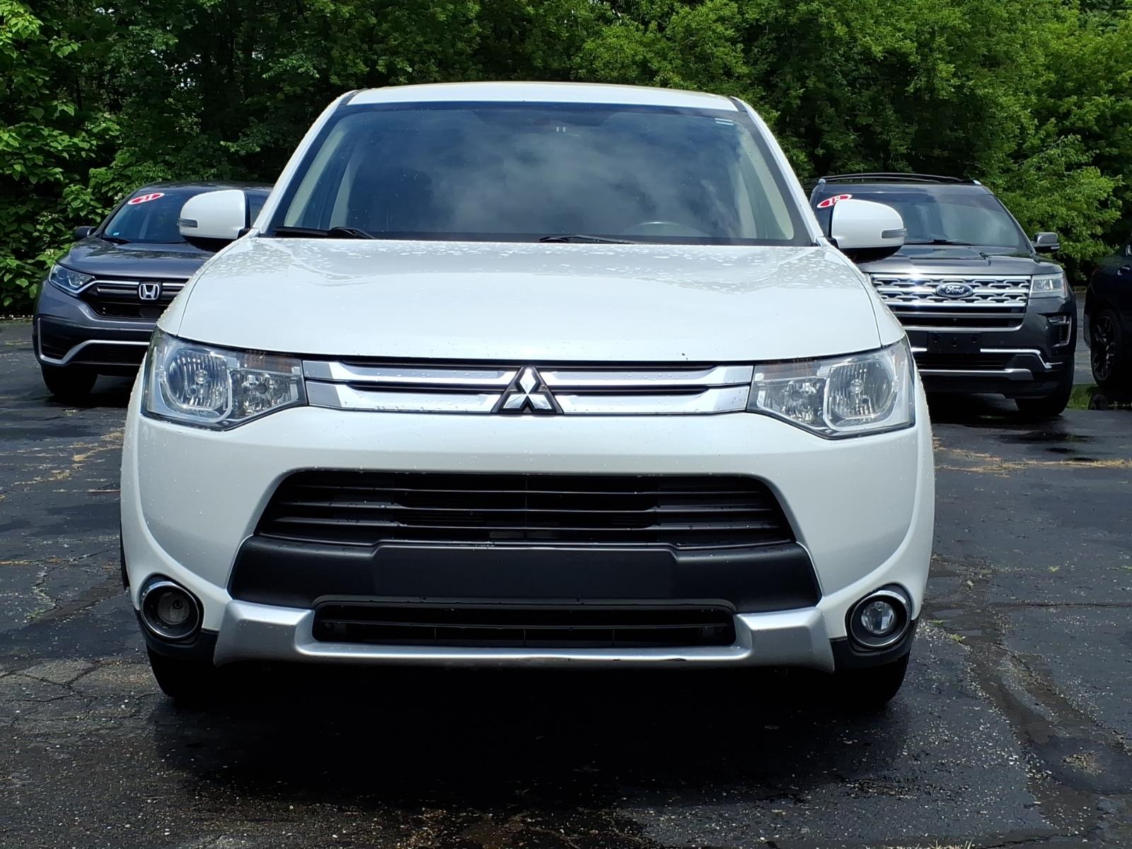 Used 2015 Mitsubishi Outlander SE with VIN JA4AZ3A35FZ005584 for sale in Dowagiac, MI