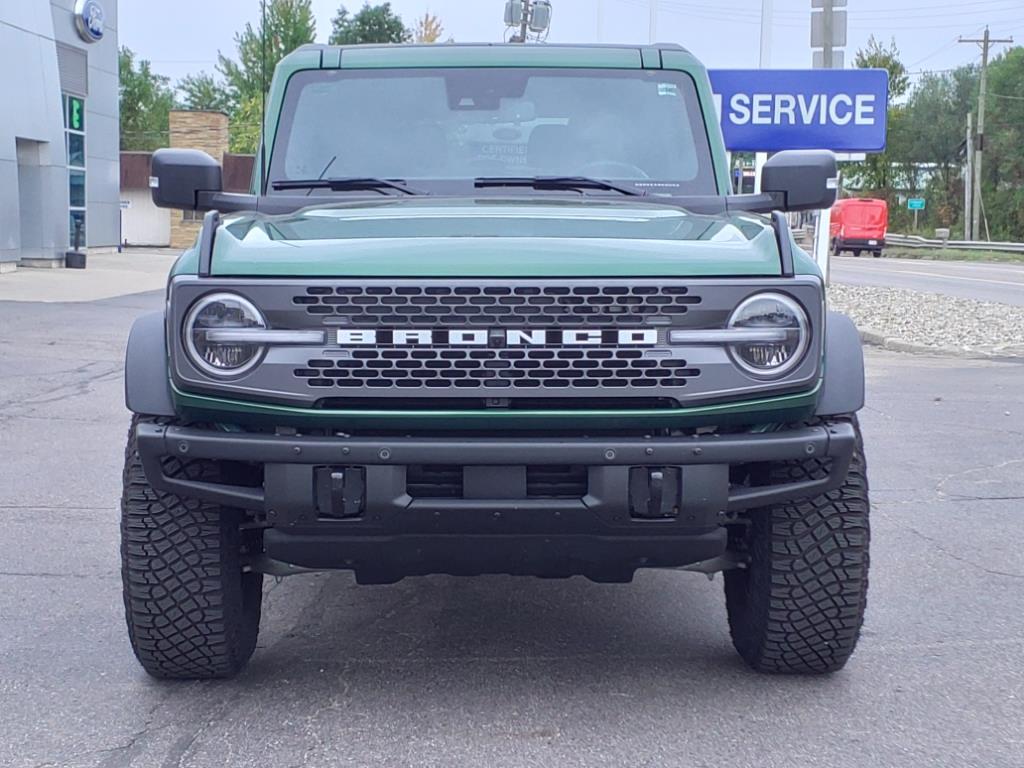 2023 Ford Bronco Badlands photo 2
