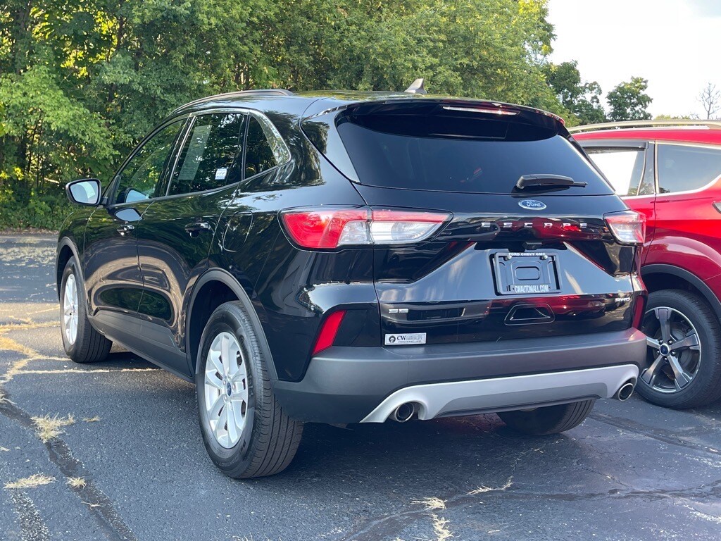 2020 Ford Escape SE photo 2