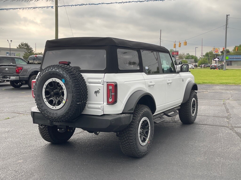 2024 Ford Bronco Outer Banks photo 3