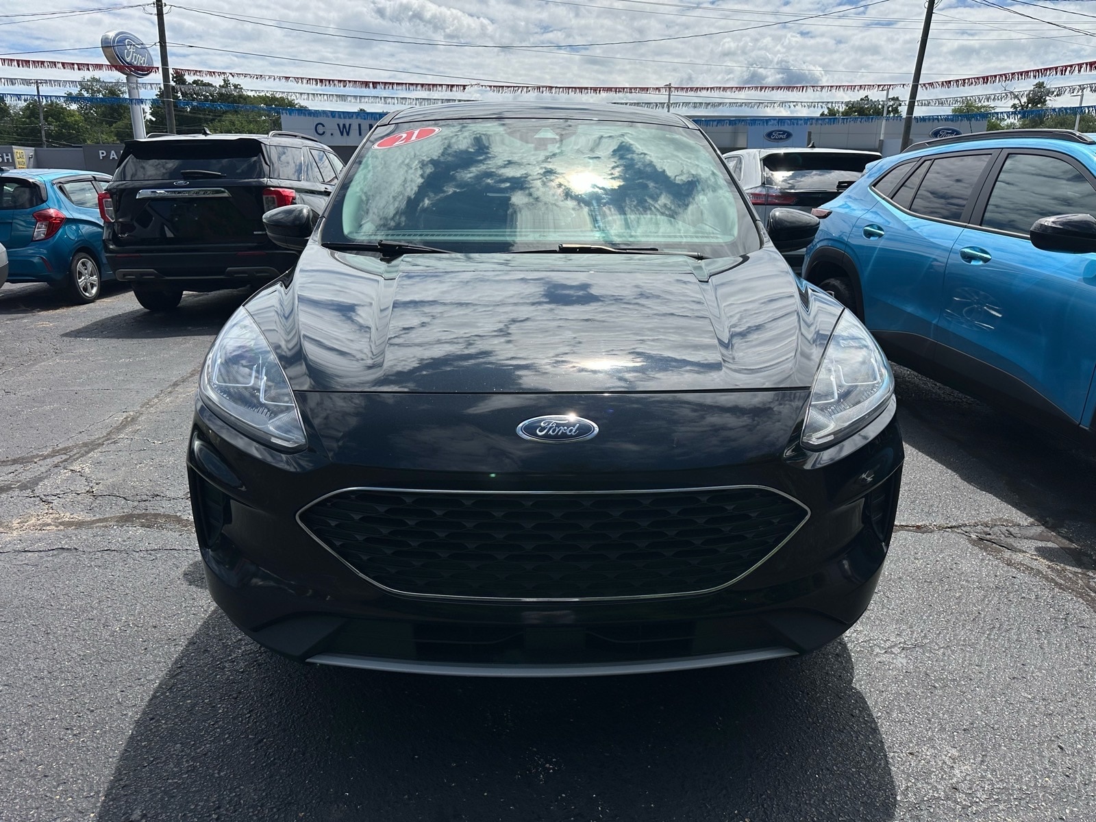 Used 2021 Ford Escape SE with VIN 1FMCU0G6XMUB03254 for sale in Dowagiac, MI