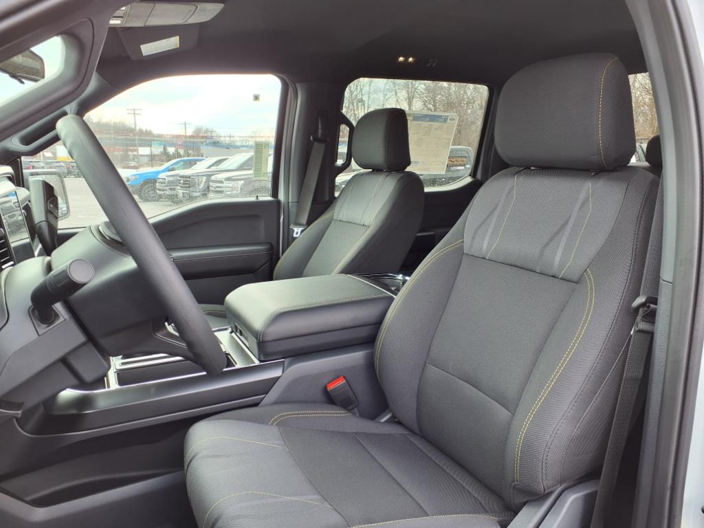 2025 Ford F-150 STX photo 4