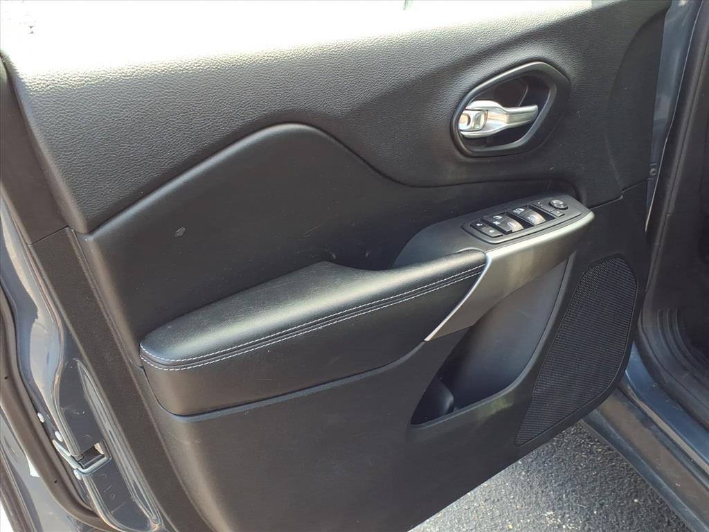 2021 Jeep Cherokee Latitude photo 4