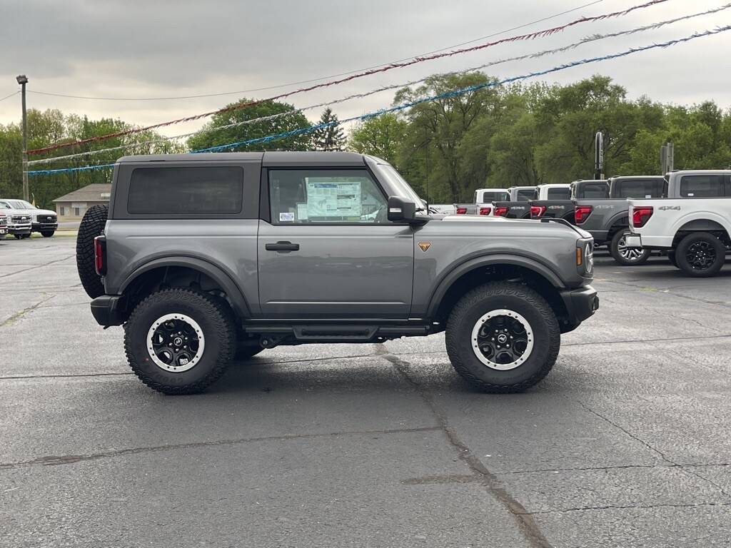 2023 Ford Bronco Badlands photo 2