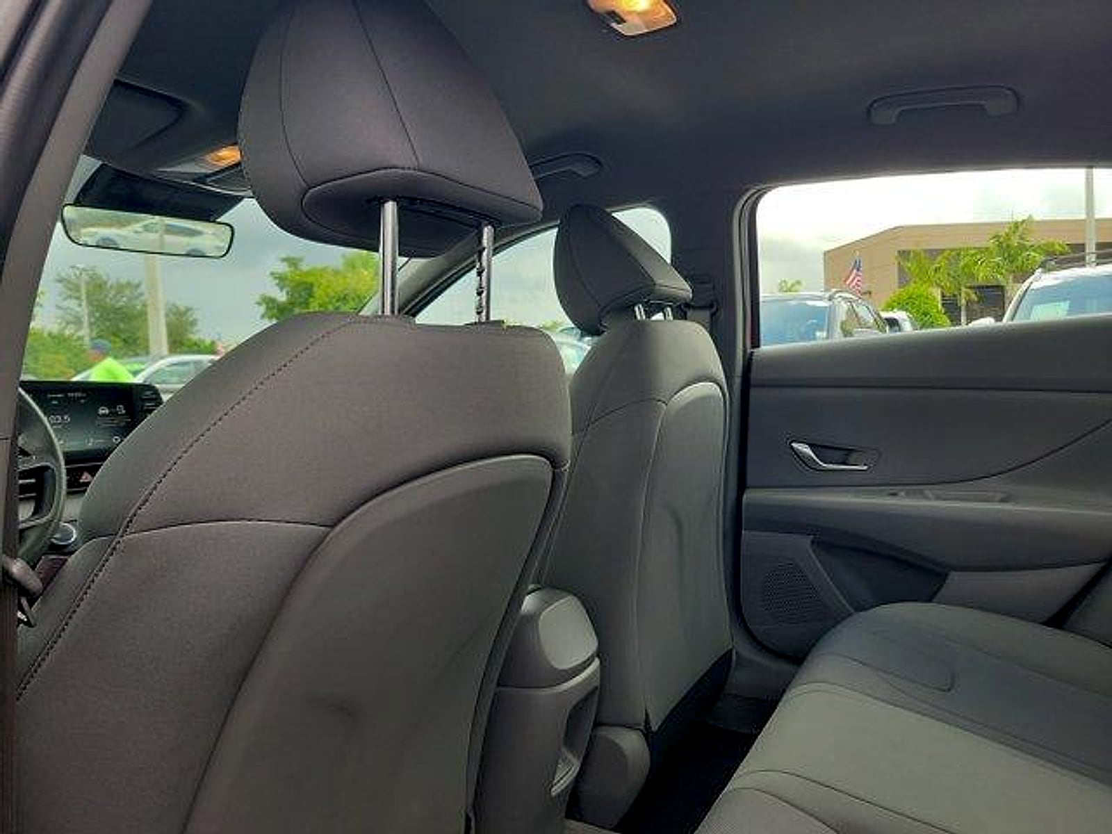 2025 Hyundai Elantra SE - Photo 15