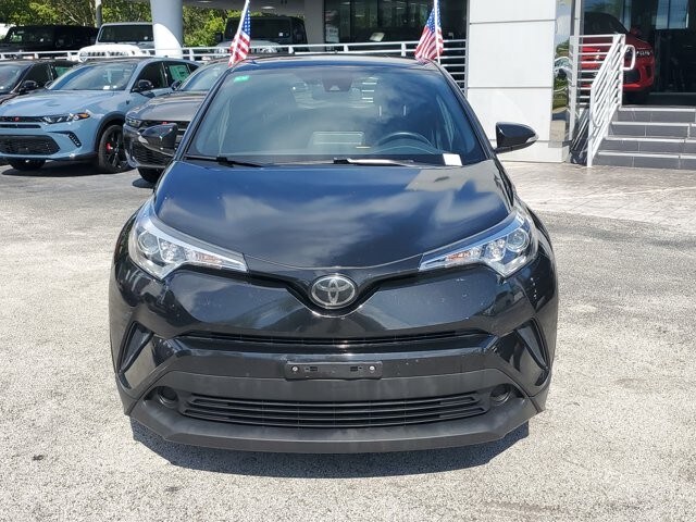 2019 Toyota C-HR XLE photo 2