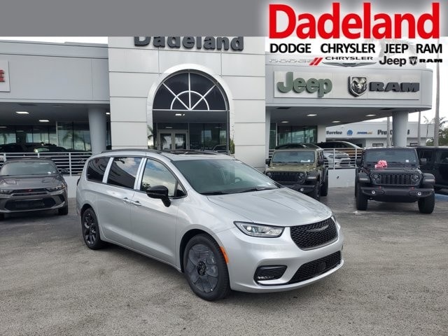 2026 Chrysler Pacifica Limited's photo