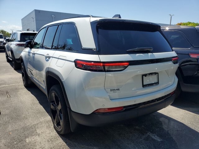 2024 Jeep Grand Cherokee Altitude photo 3