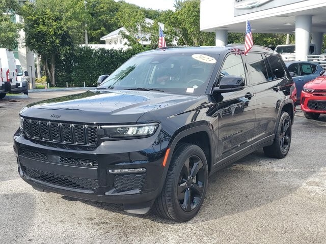 2023 Jeep Grand Cherokee Limited photo 3