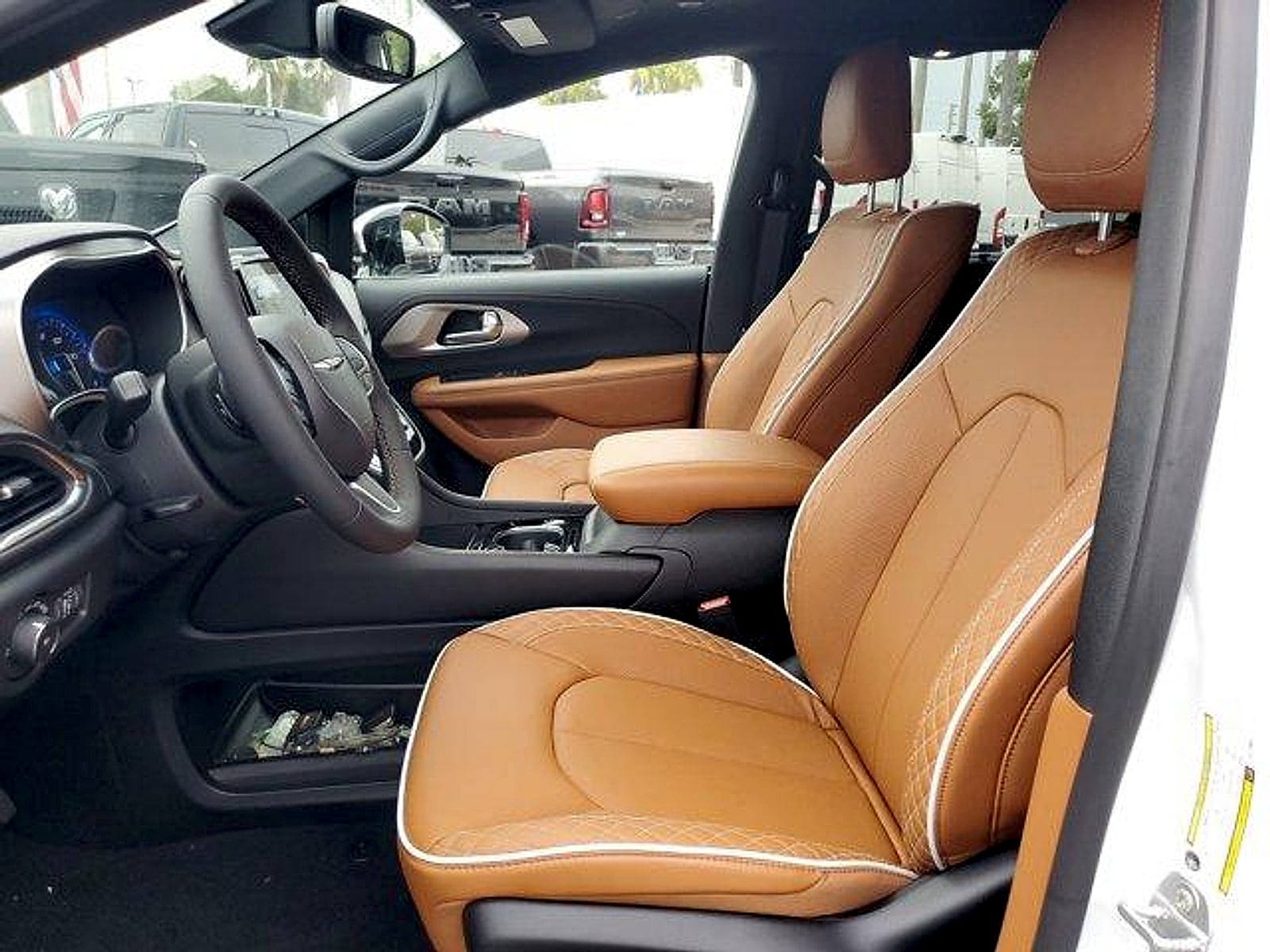 2026 Chrysler Pacifica Pinnacle - Photo 12