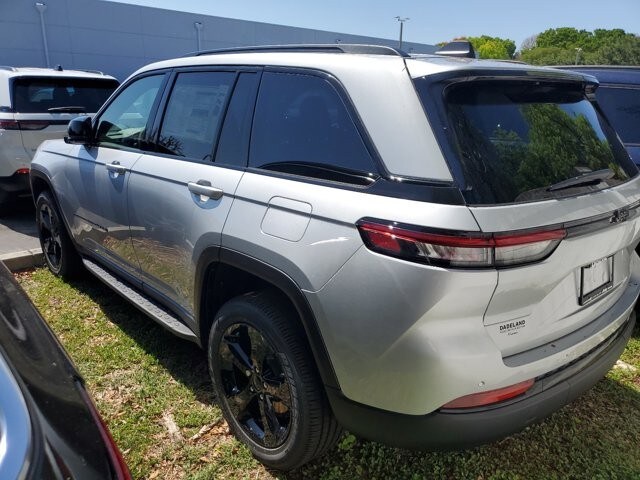 2024 Jeep Grand Cherokee Altitude photo 3