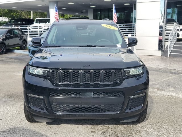 2023 Jeep Grand Cherokee Limited photo 2