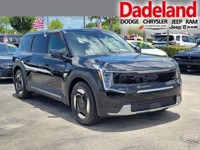 2026 Kia EV9 Light L/R's photo