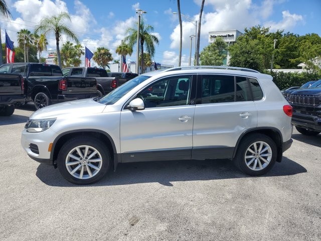 2017 Volkswagen Tiguan Wolfsburg Edition photo 4