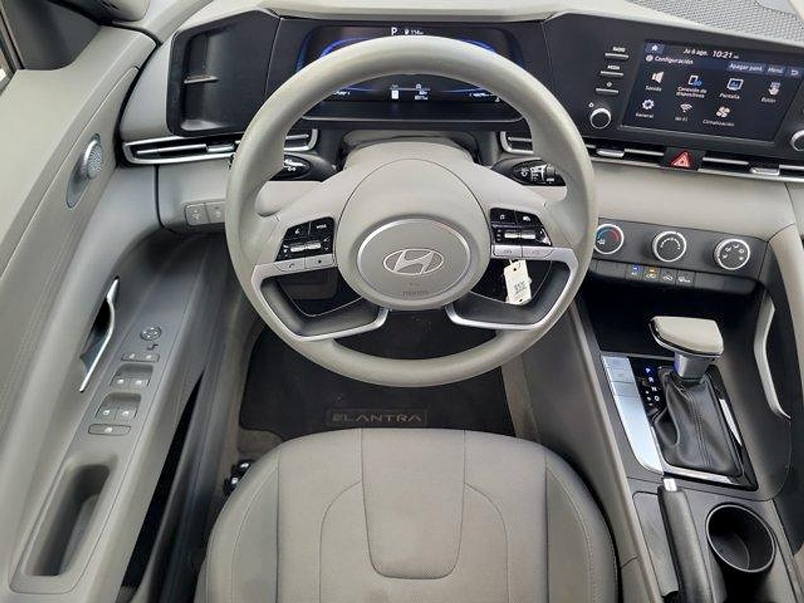 2025 Hyundai Elantra SE - Photo 17