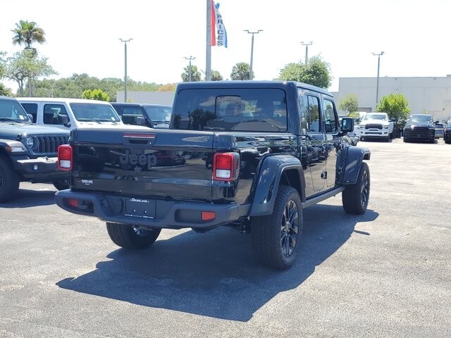 2025 Jeep Gladiator Sport photo 4