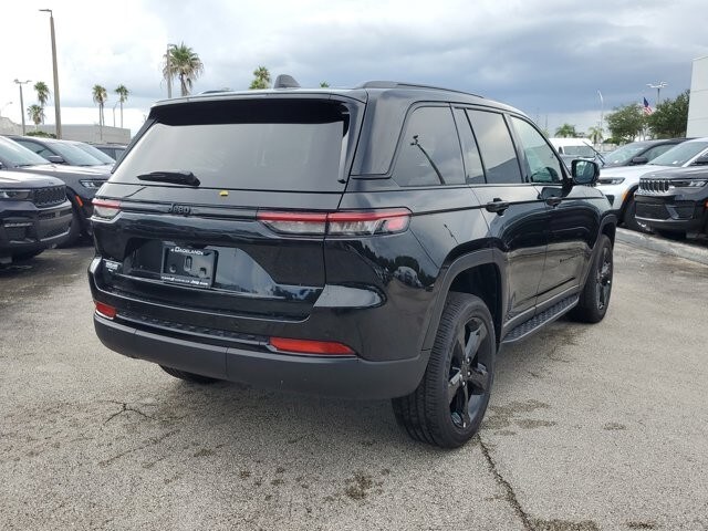 2024 Jeep Grand Cherokee Altitude photo 4