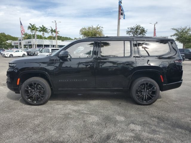 2023 Jeep Grand Wagoneer II photo 3