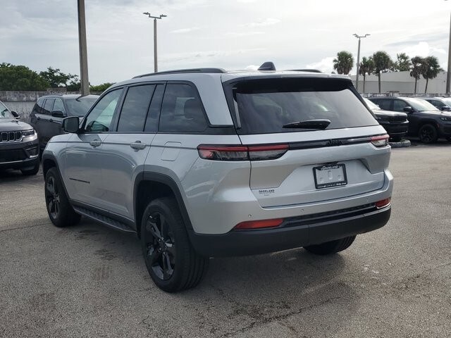 2024 Jeep Grand Cherokee Altitude photo 3