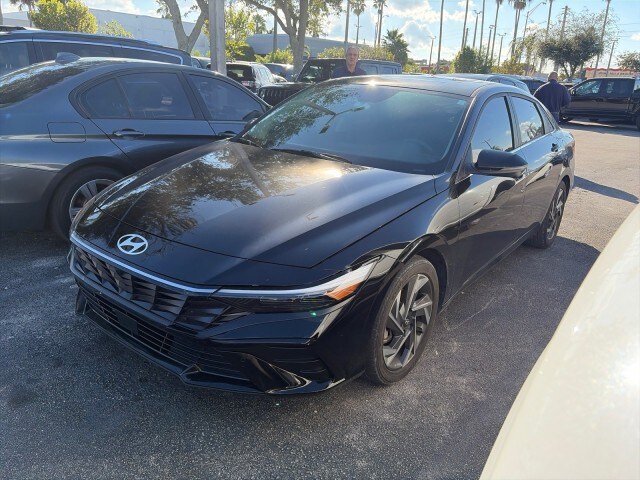 2024 Hyundai Elantra Limited photo 3