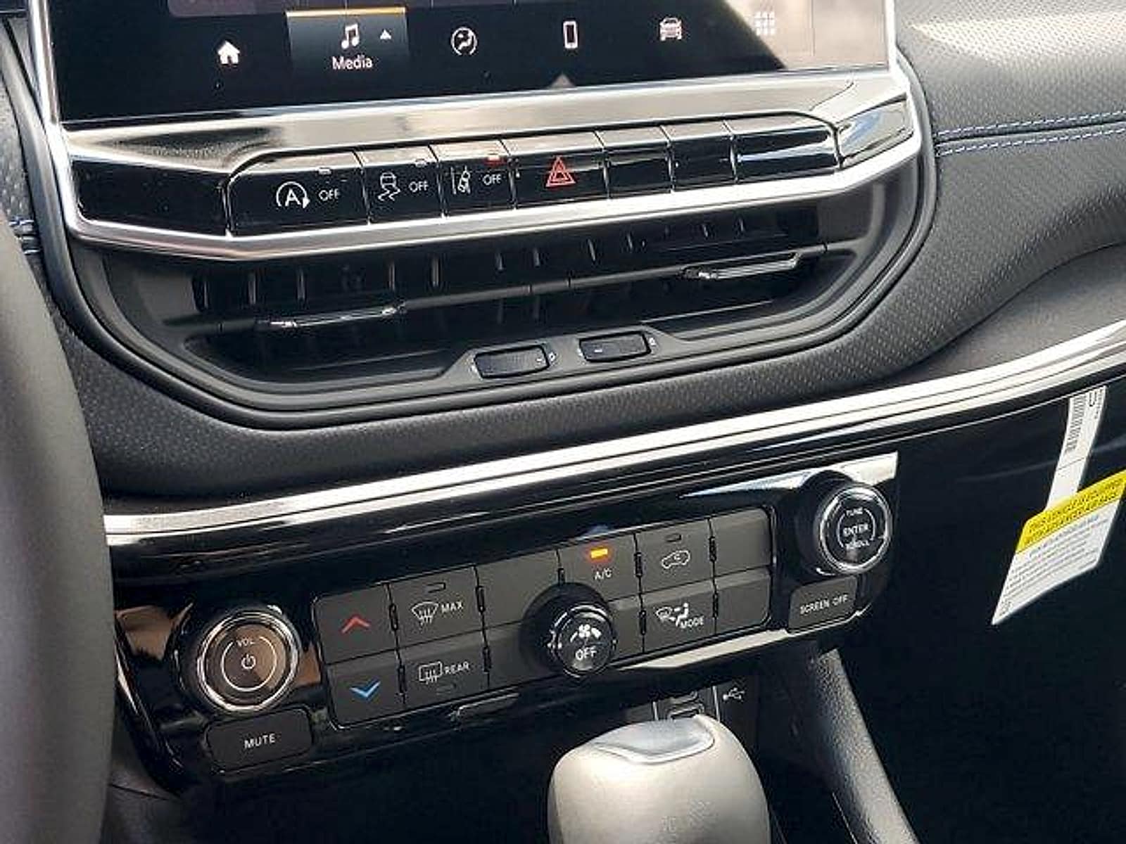 2026 Jeep Compass Latitude Altitude - Photo 14