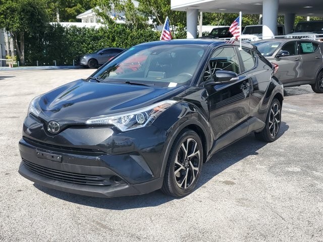2019 Toyota C-HR XLE photo 3