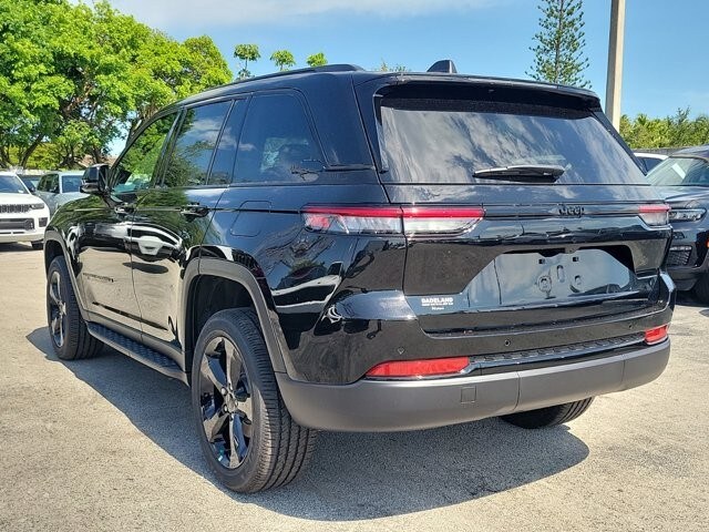2024 Jeep Grand Cherokee Altitude photo 4