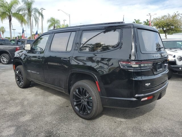 2023 Jeep Grand Wagoneer II photo 4
