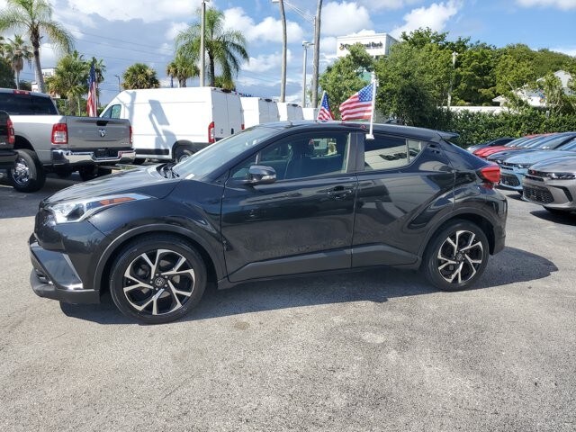 2019 Toyota C-HR XLE photo 4