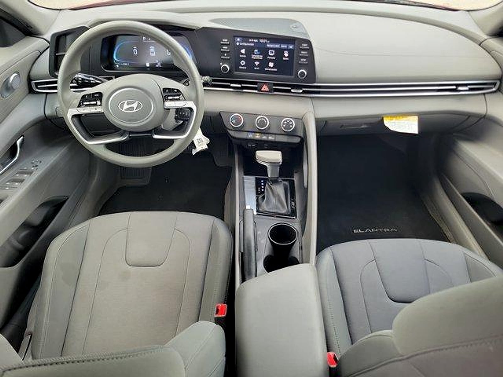 2025 Hyundai Elantra SE - Photo 16