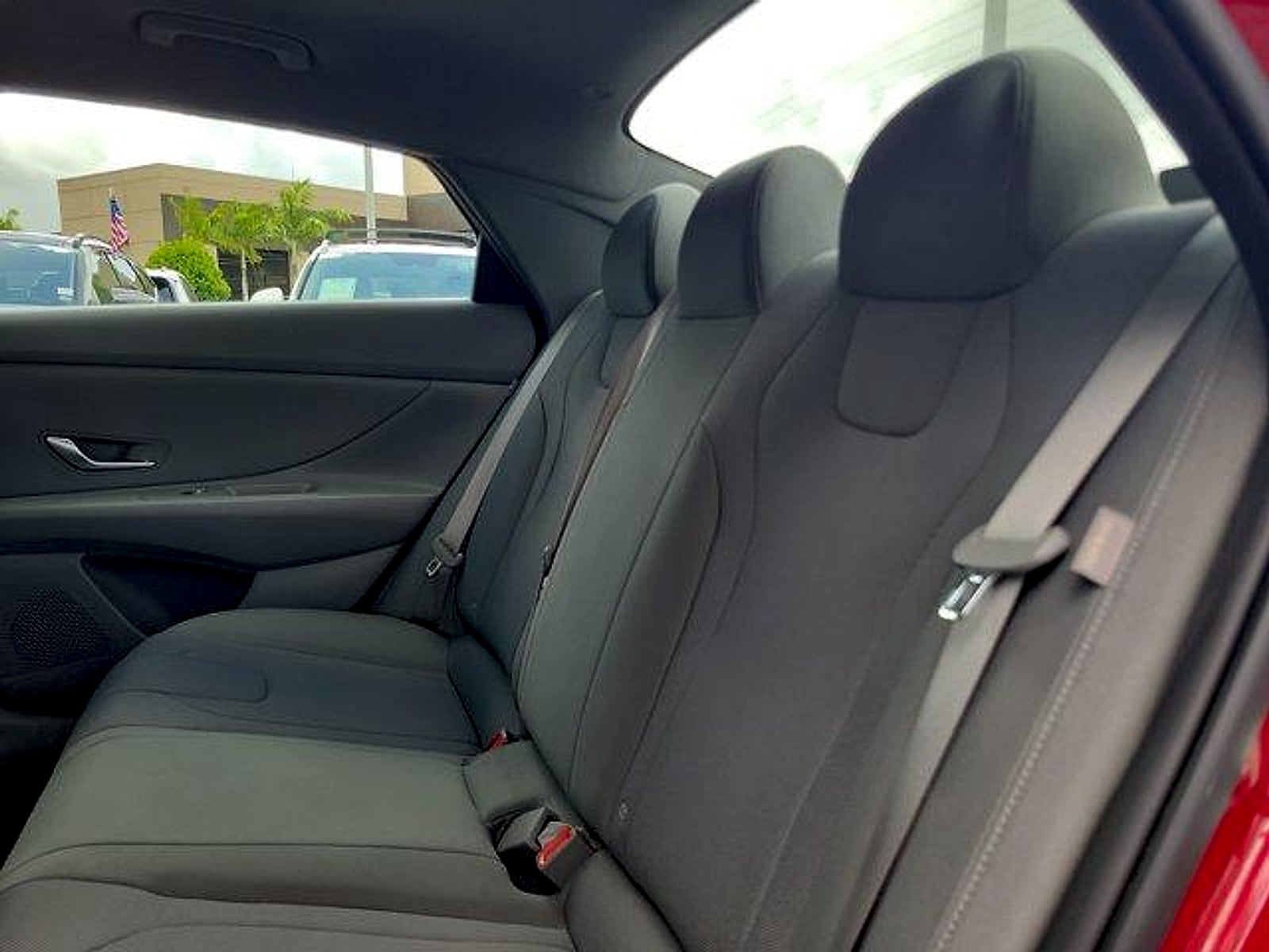 2025 Hyundai Elantra SE - Photo 13