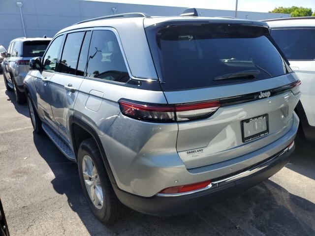 2024 Jeep Grand Cherokee Laredo X photo 3