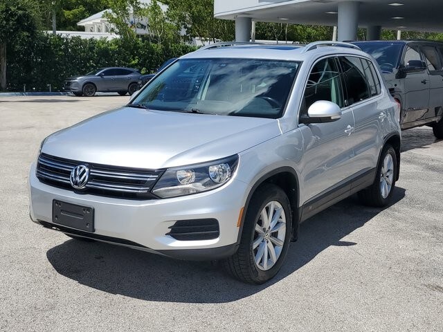 2017 Volkswagen Tiguan Wolfsburg Edition photo 3
