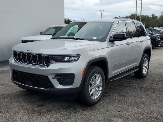2024 Jeep Grand Cherokee Laredo X photo 2