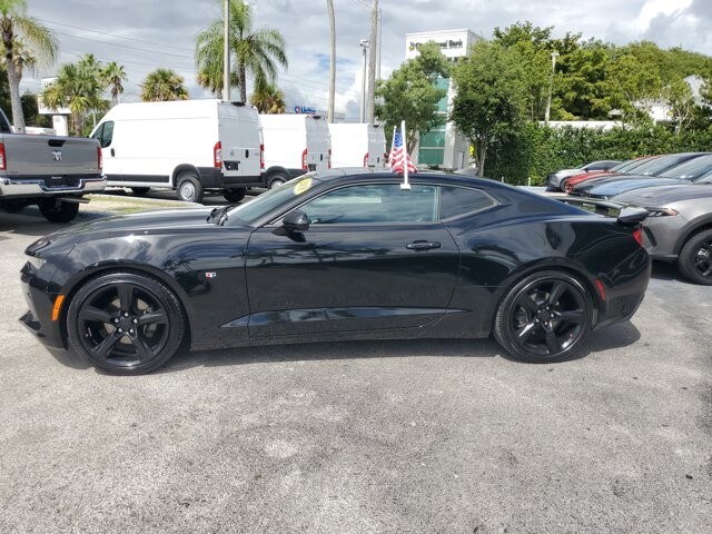 2018 Chevrolet Camaro 2LT photo 2