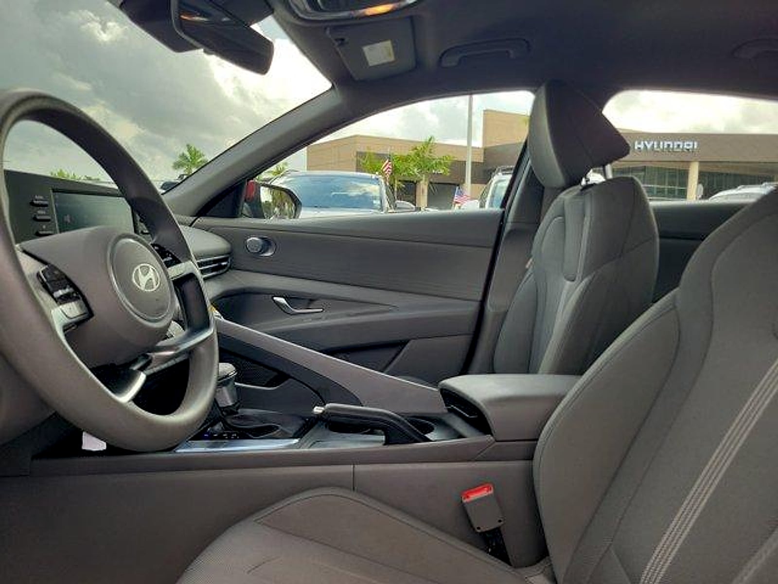 2025 Hyundai Elantra SE - Photo 22
