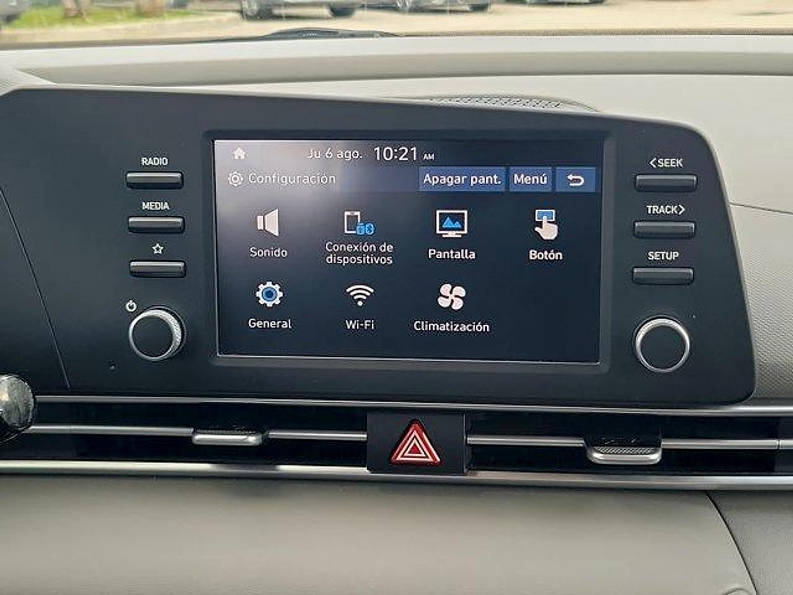 2025 Hyundai Elantra SE - Photo 18