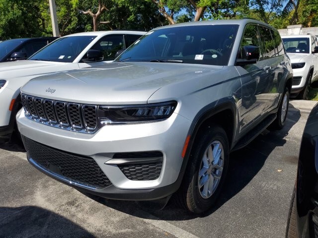 2024 Jeep Grand Cherokee Laredo X photo 2