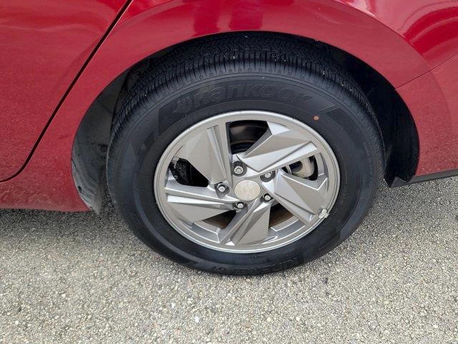2025 Hyundai Elantra SE - Photo 11