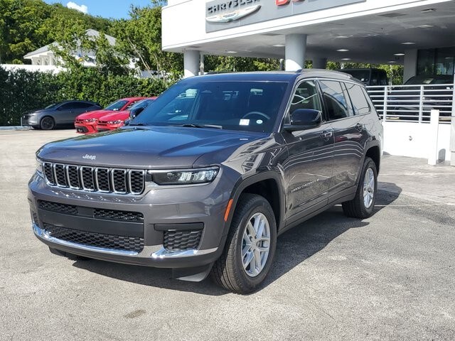 2025 Jeep Grand Cherokee Laredo X photo 2
