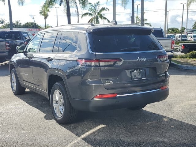 2025 Jeep Grand Cherokee Laredo X photo 3