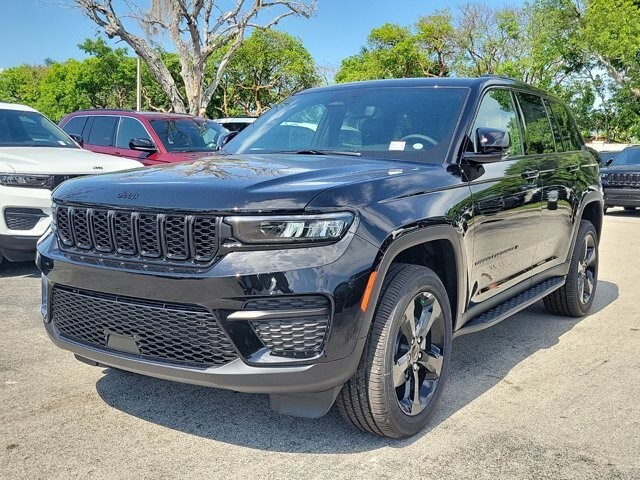 2024 Jeep Grand Cherokee Altitude photo 3