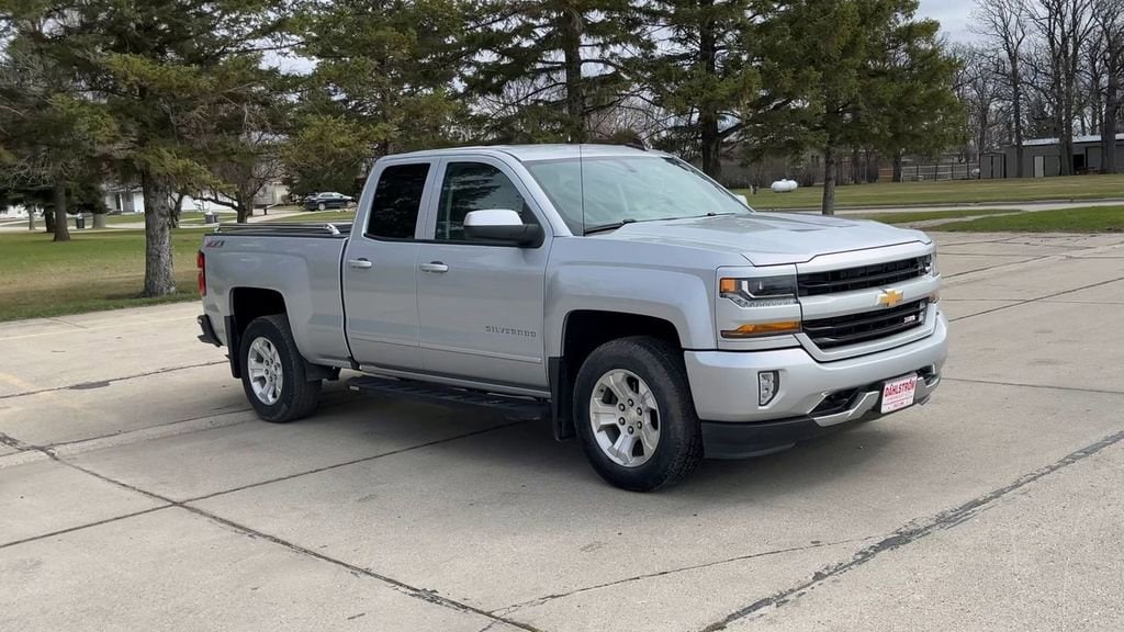 Used 2017 Chevrolet Silverado 1500 LT Z71 with VIN 1GCVKREC1HZ298864 for sale in Oslo, Minnesota